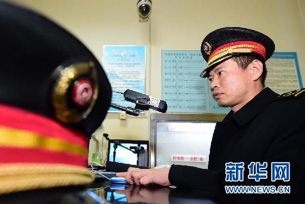 四本驾照见证中国铁路的发展——记济南铁路局火车司机薛军